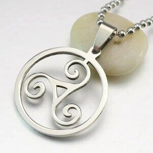 Unisex Silver Stainless Steel Triskelion Celtic Spiral Fashion Necklace NWOT
